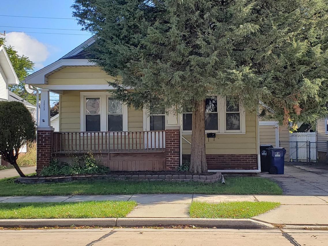 2029 Kearney Ave, Racine, WI 53403