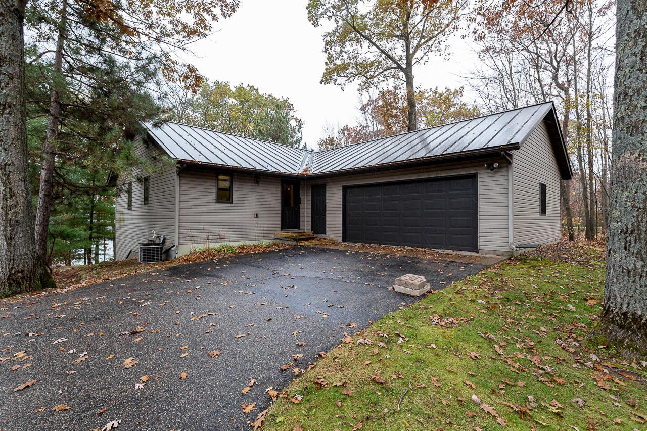 8949 North Shore Dr., Amherst, WI 54407