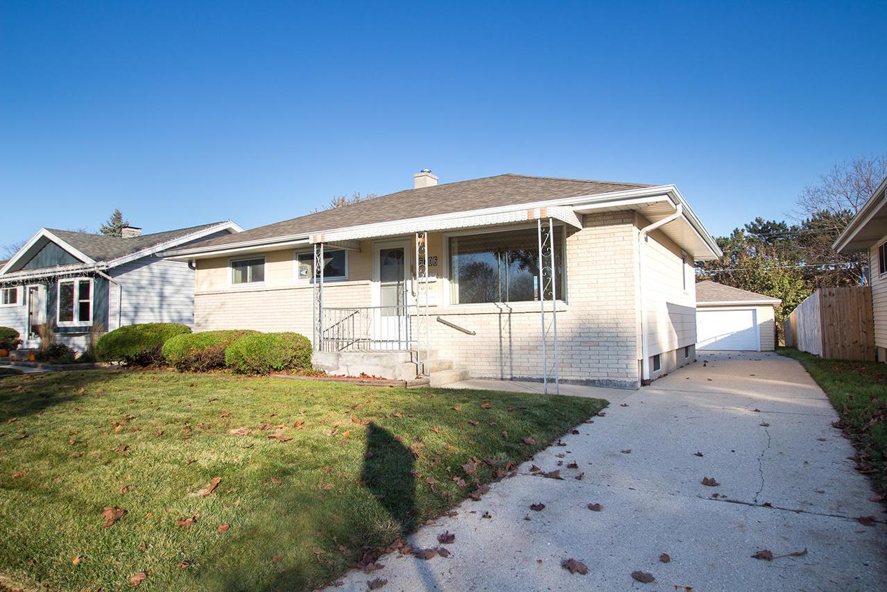 6706 S 17th St, Milwaukee, WI 53221