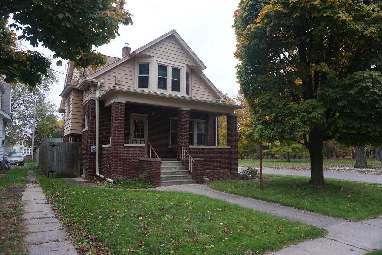 6833 22nd Ave., Kenosha, WI 53143