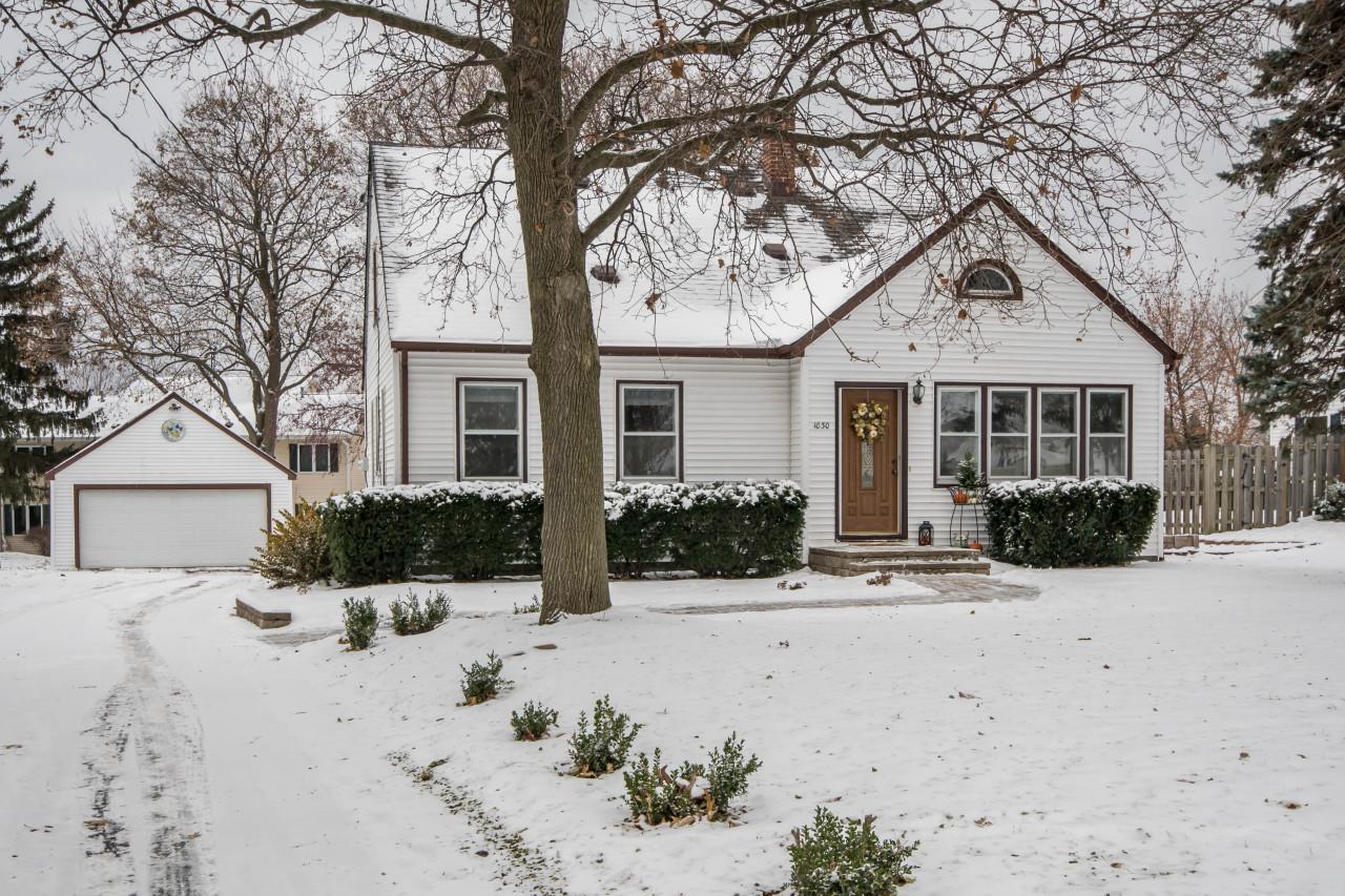 1030 Guthrie Rd, Waukesha, WI 53186