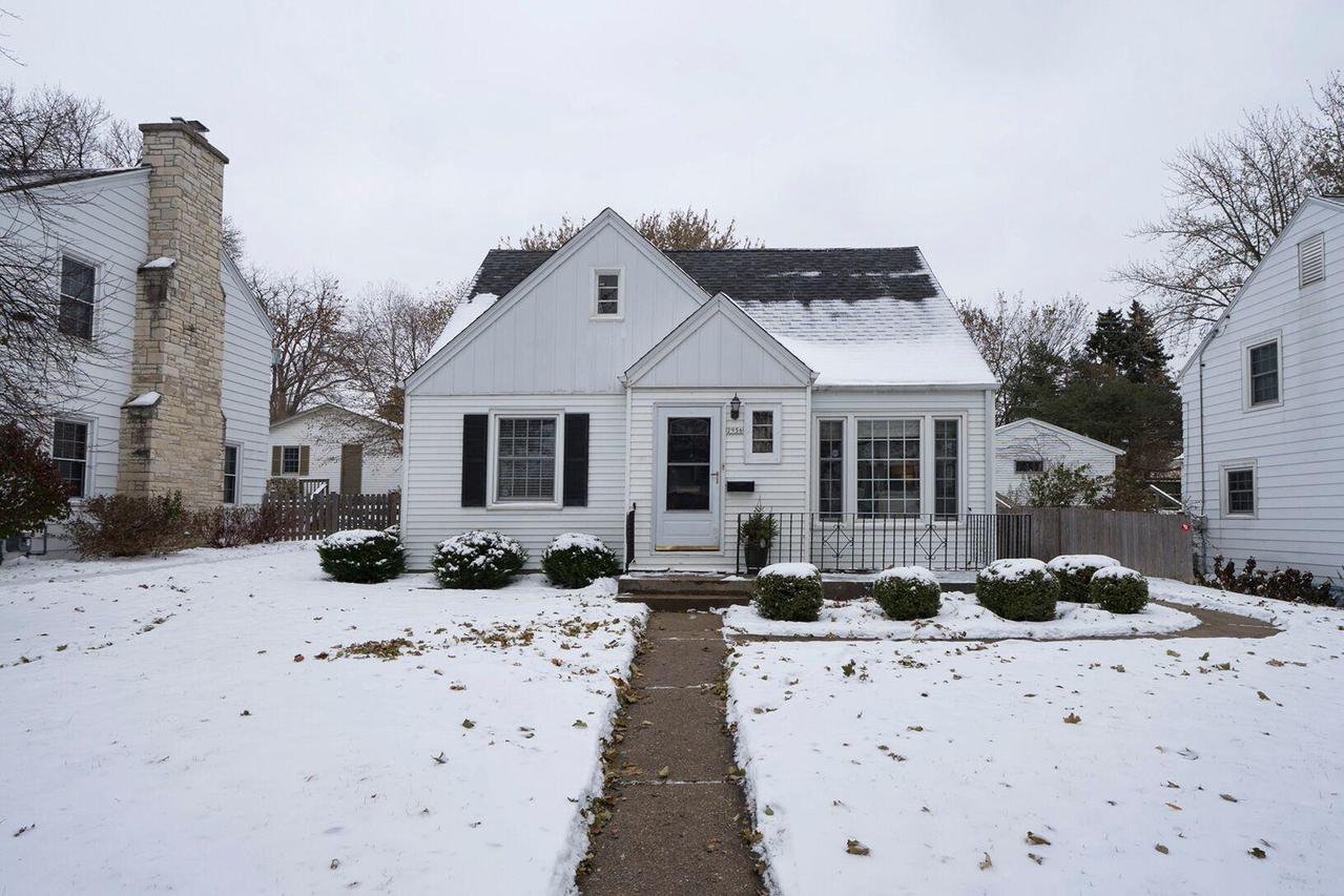 2956 N 90th St, Milwaukee, WI 53222