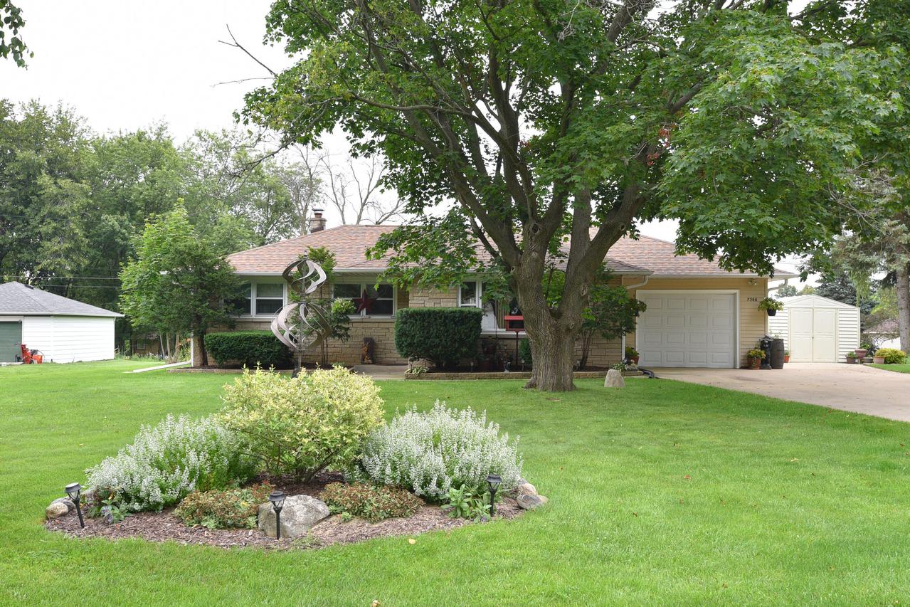 7366 S Quincy Ave, Oak Creek, WI 53154