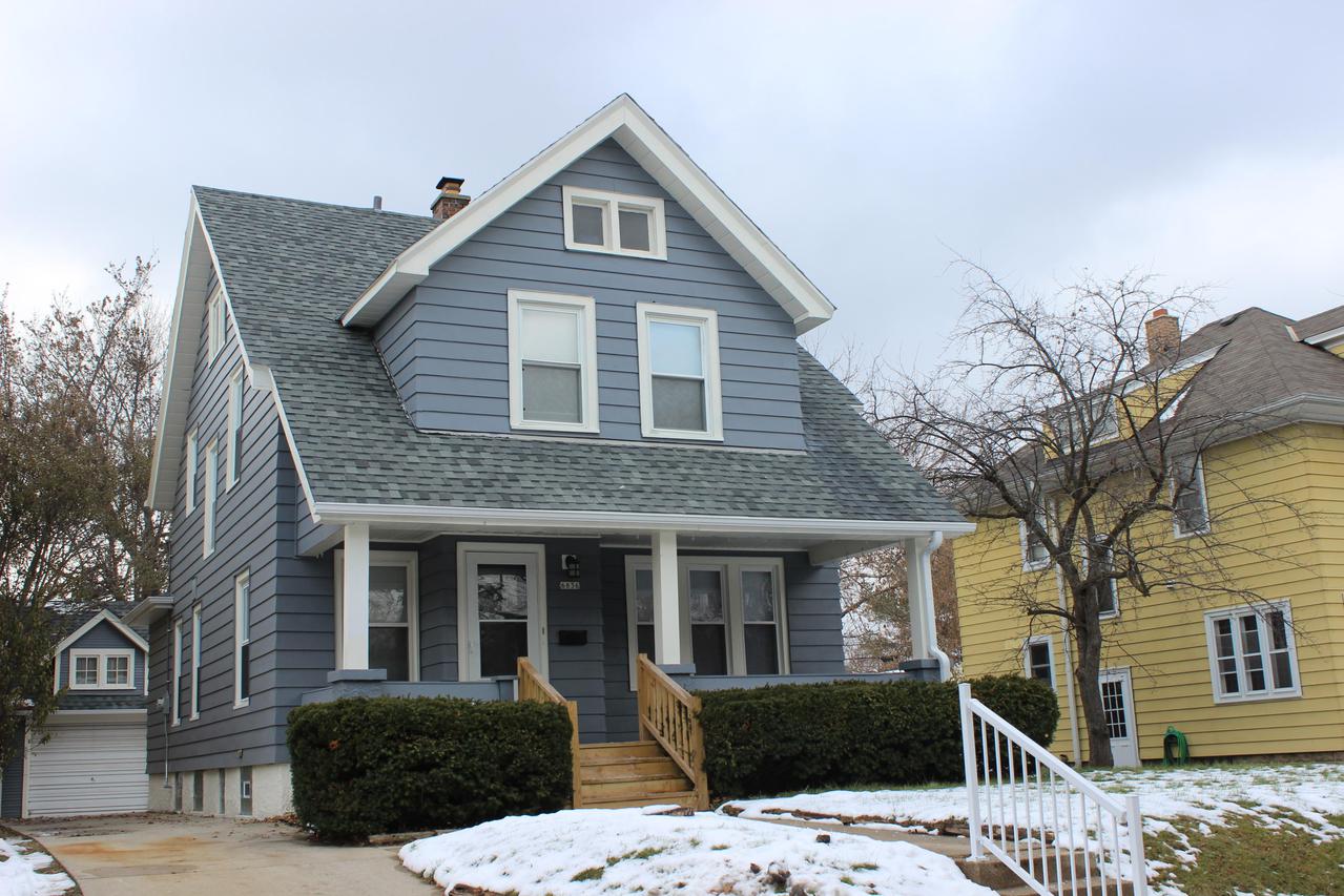 6836 Aetna Ct, Wauwatosa, WI 53213