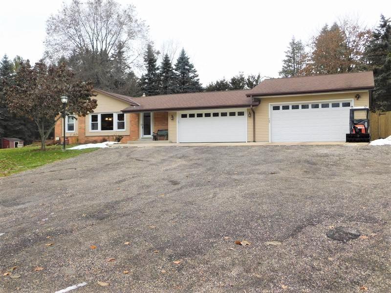 2035 Maple Rd, Cedarburg, WI 53024