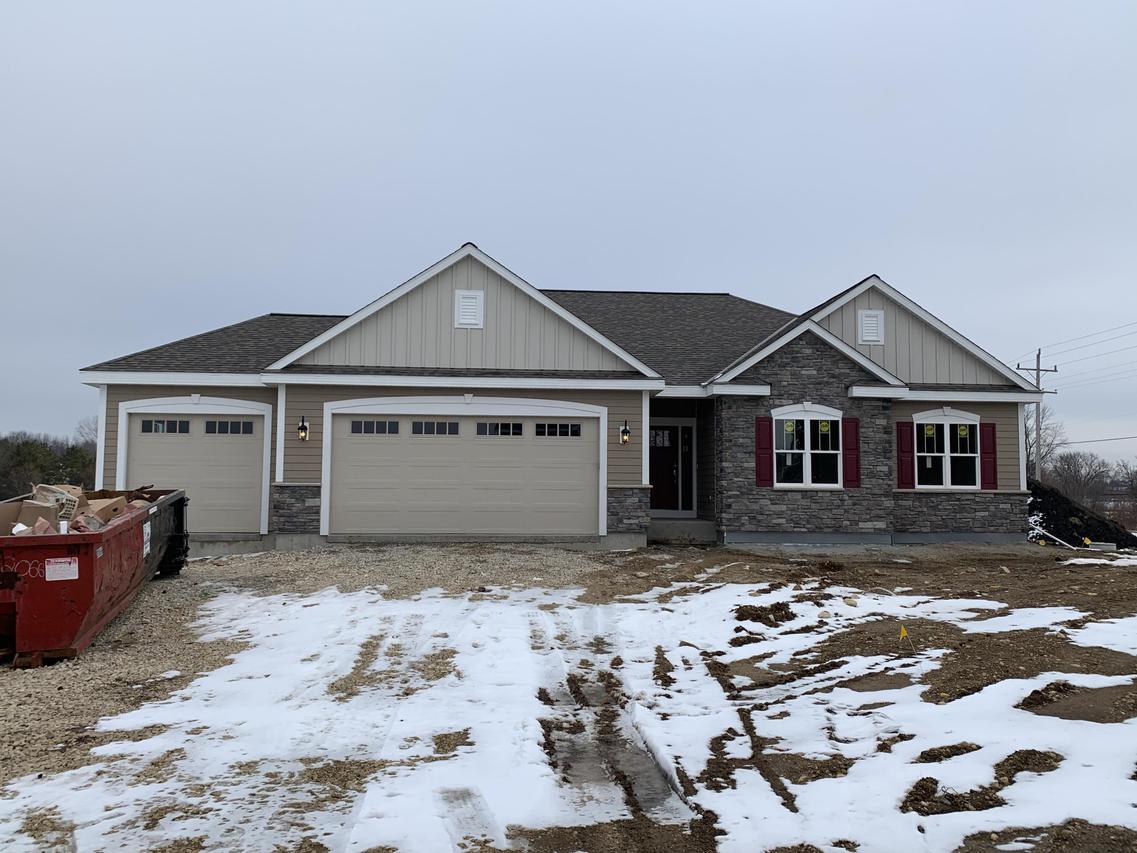 2250 Farmlane Dr., Slinger, WI 53086