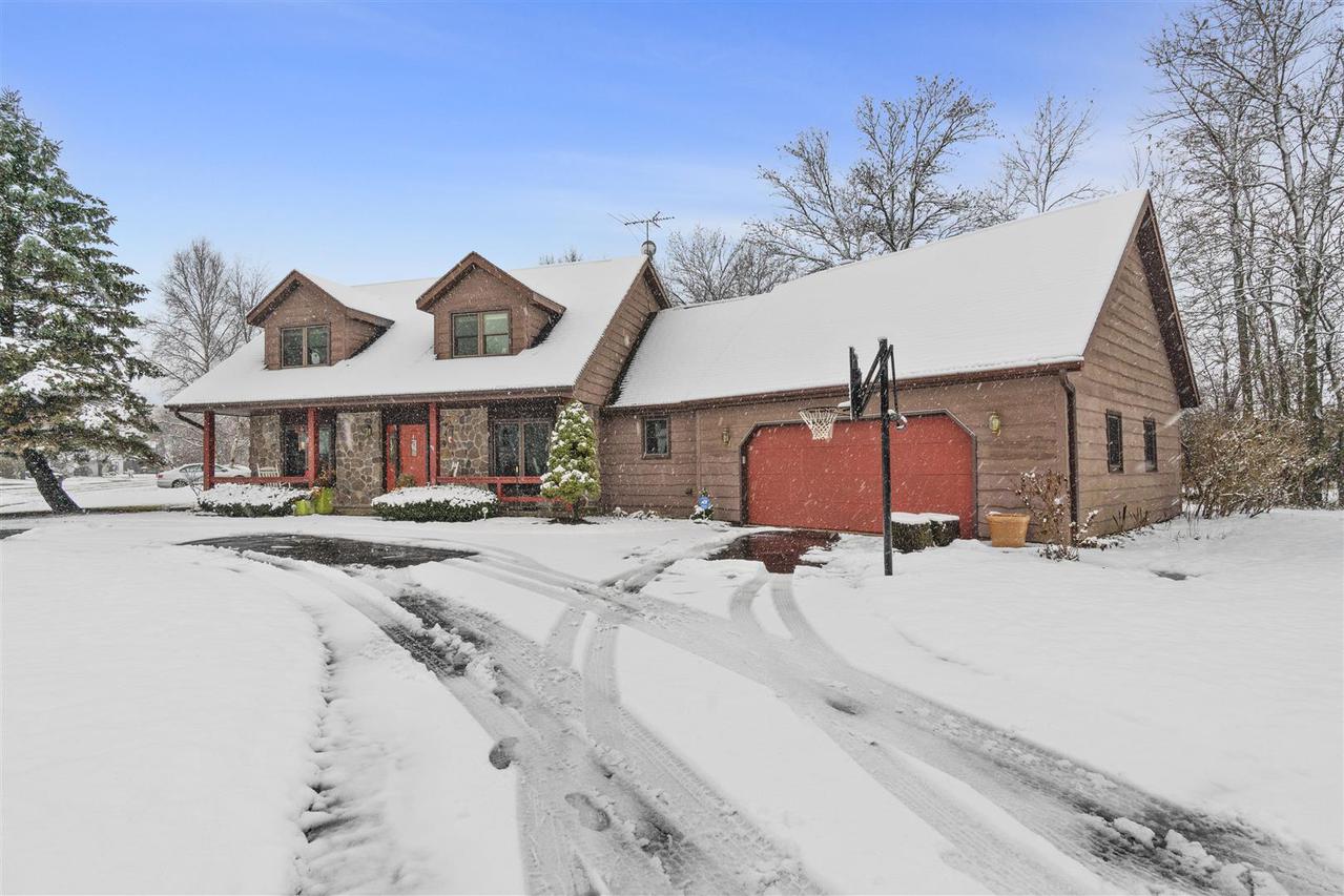 1362 Westwood Ln., Manitowoc, WI 54220