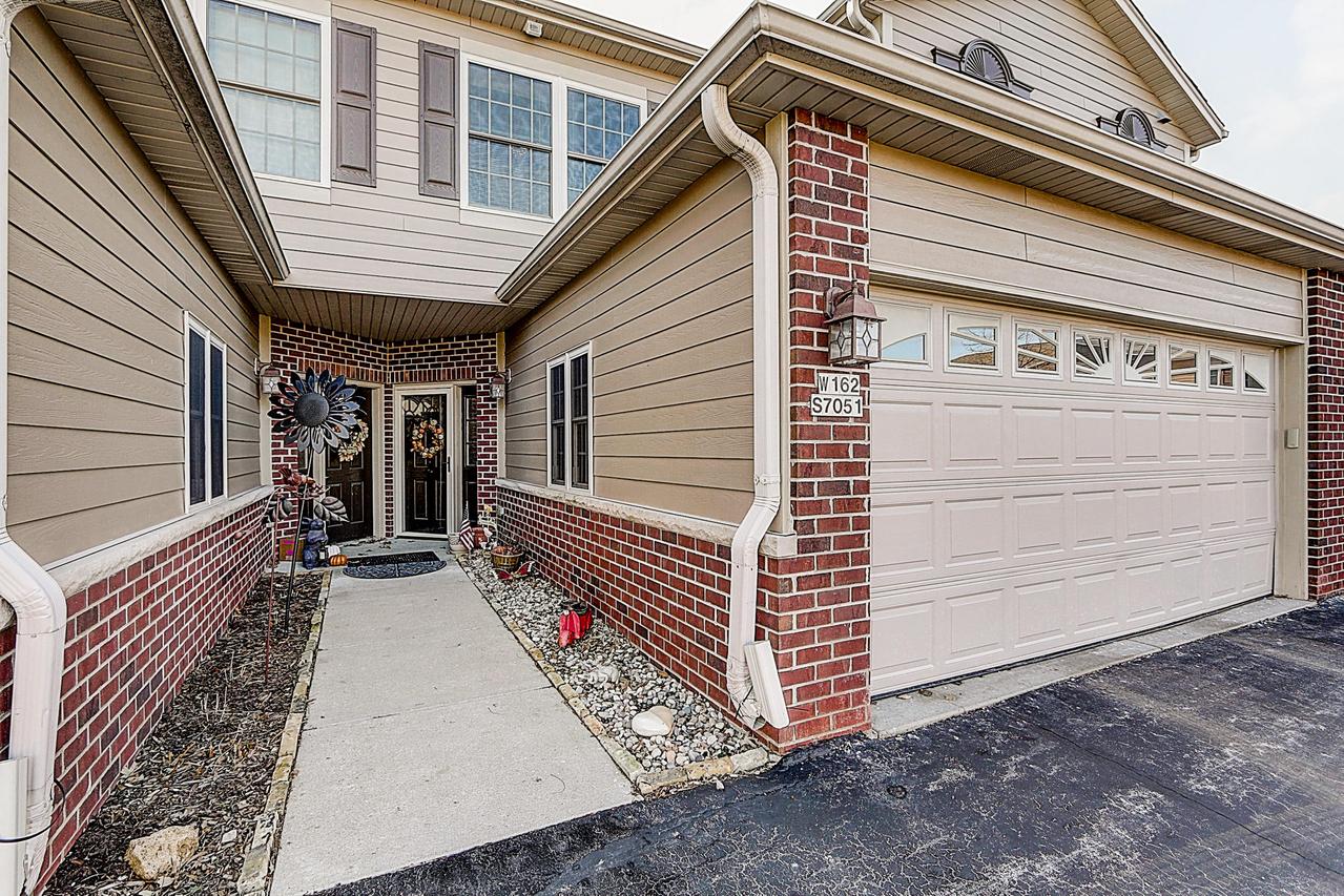 W162S7051 Olive Cir, Muskego, WI 53150