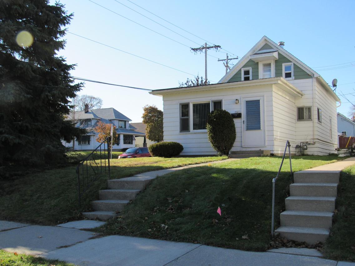 3477 S 15th St, Milwaukee, WI 53215