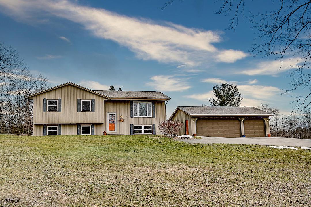 W269S8450 Alpine Dr., Vernon, WI 53149