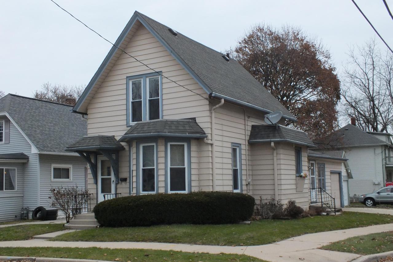 926 Linden St, Waukesha, WI 53186