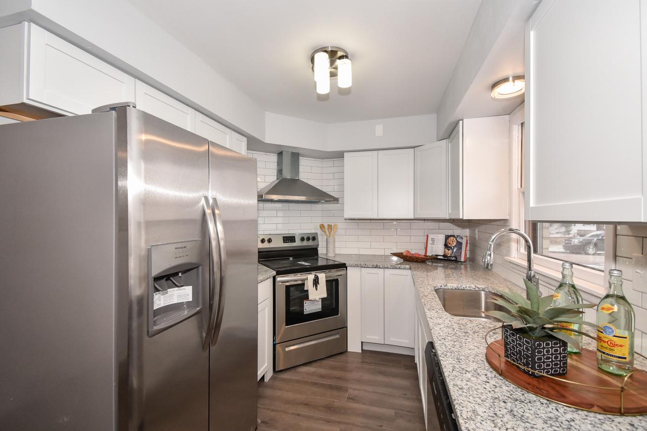 2225 N 106th St, Wauwatosa, WI 53226