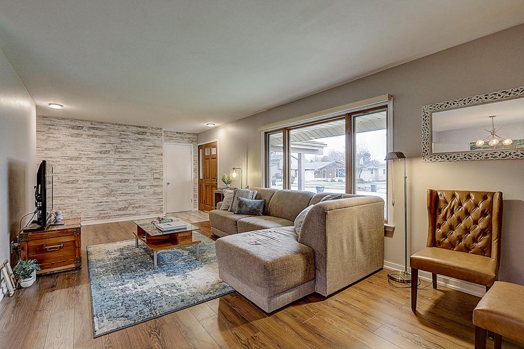 1126 Wisteria Ln., Waukesha, WI 53189