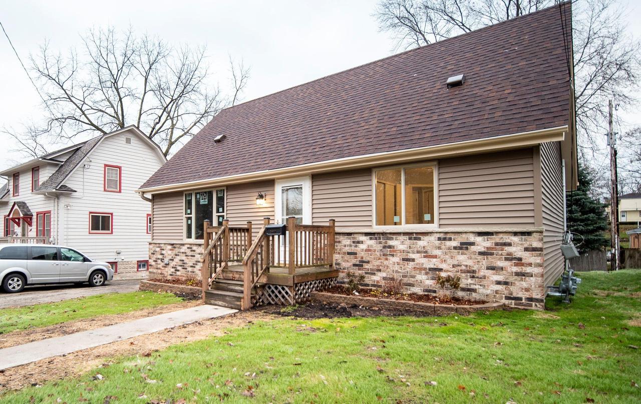 2005 Norton Ave, Waukesha, WI 53188