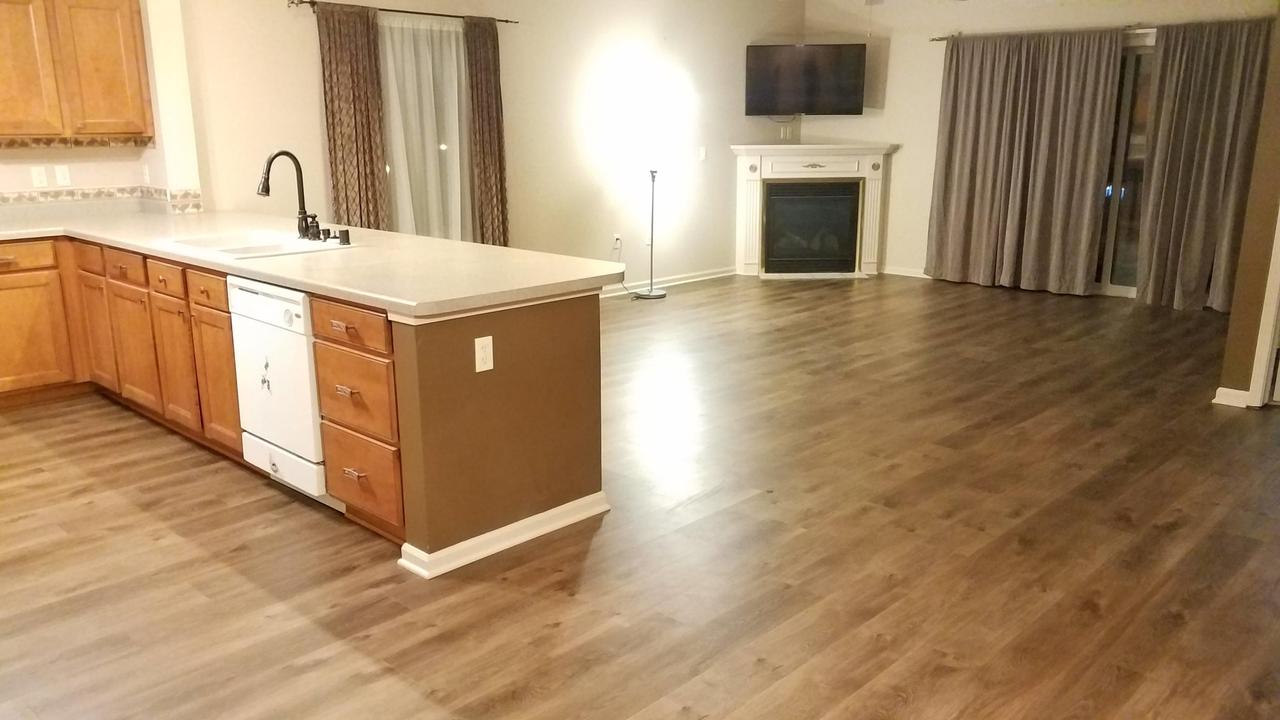 1400 Gabriel Dr #4, Waukesha, WI 53188