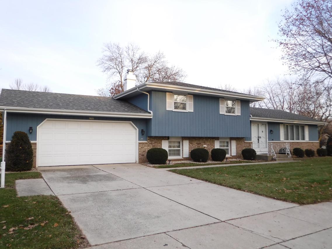 1303 Fleetwood Dr, Manitowoc, WI 54220