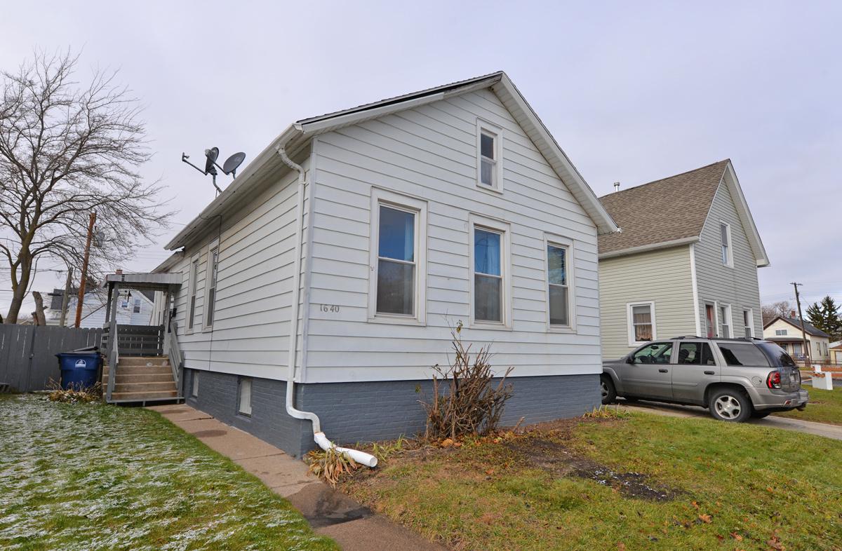 1640 Chatham St, Racine, WI 53402