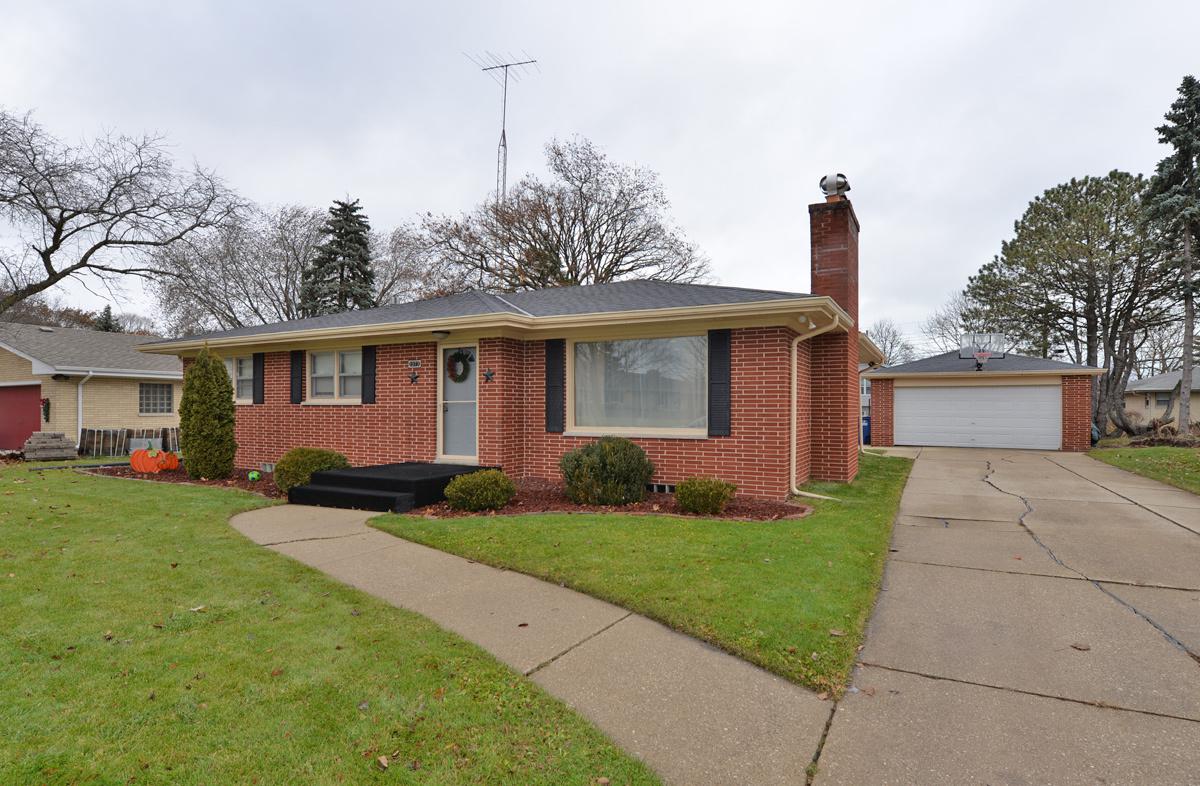 1373 Harrington Dr, Racine, WI 53405