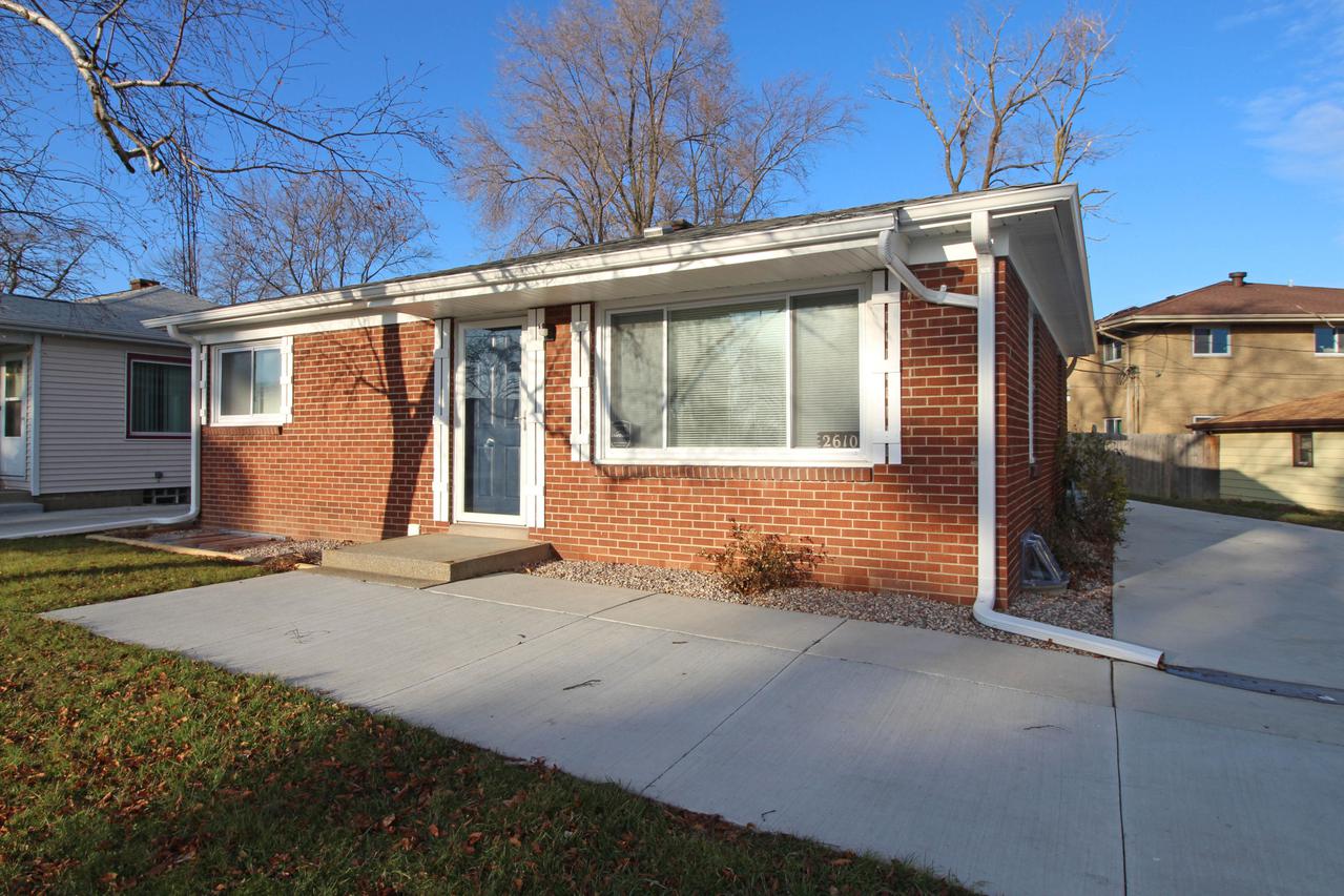 2610 Rapids Dr, Racine, WI 53404
