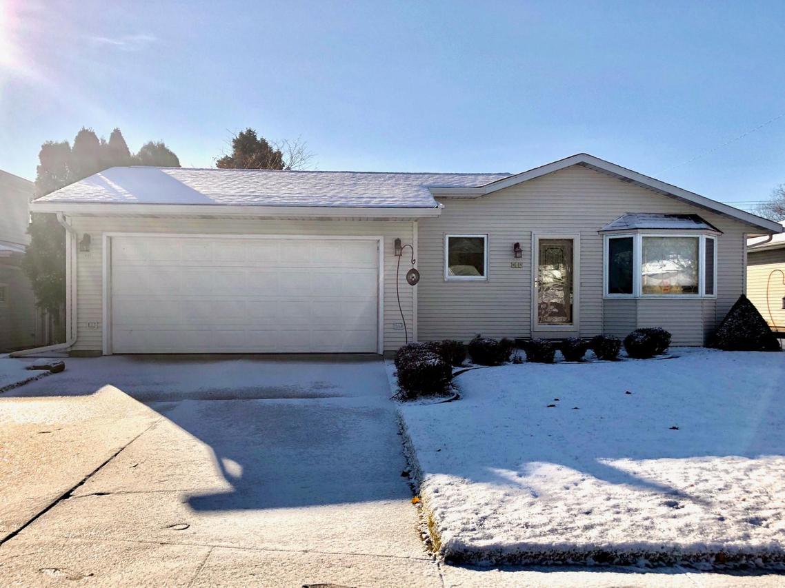 815 Dueno Ct., Manitowoc, WI 54220
