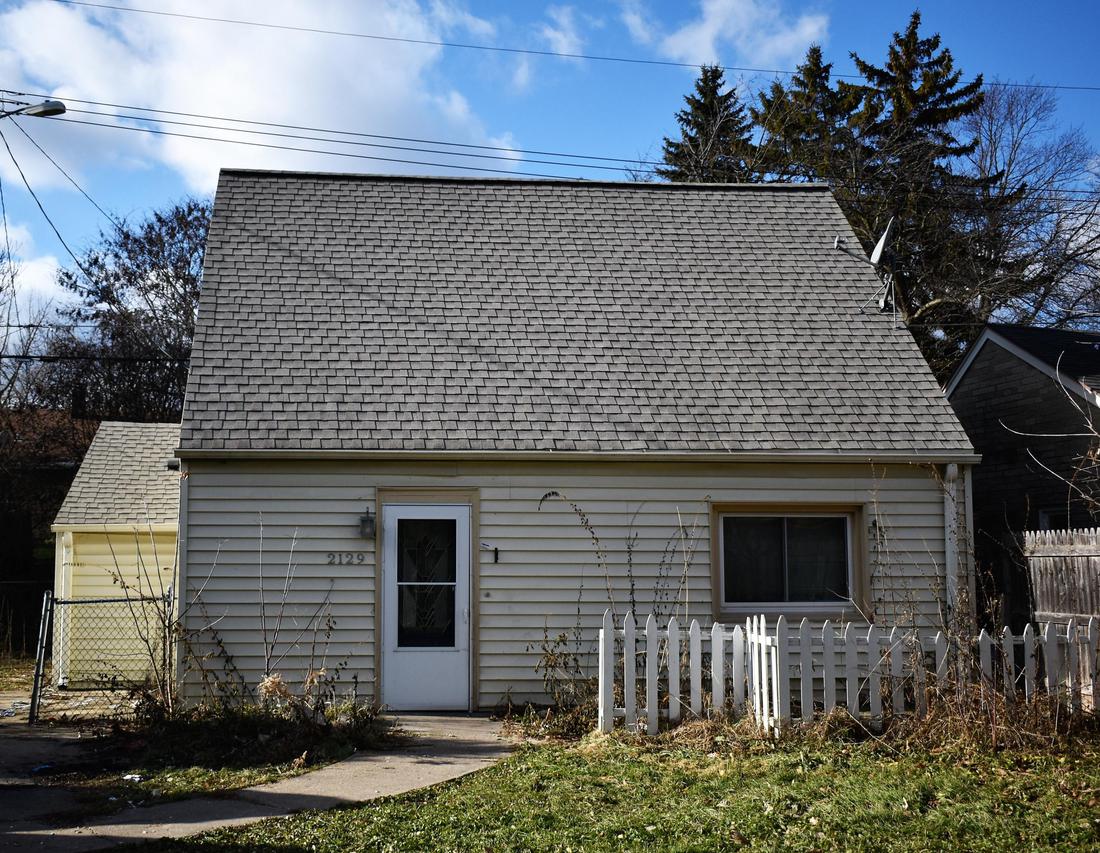 2129 N 114th St., Wauwatosa, WI 53226