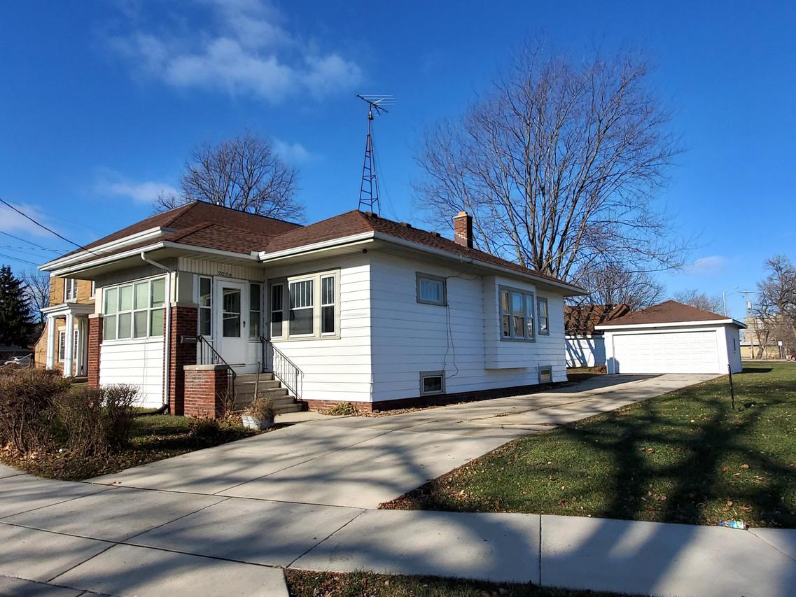 2024 W High St., Racine, WI 53404