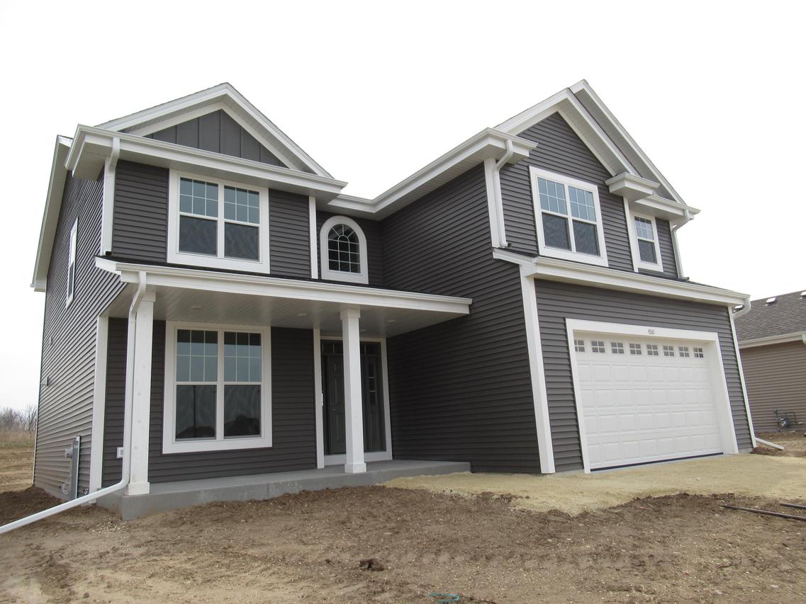 541 Edgewater Dr., West Bend, WI 53095