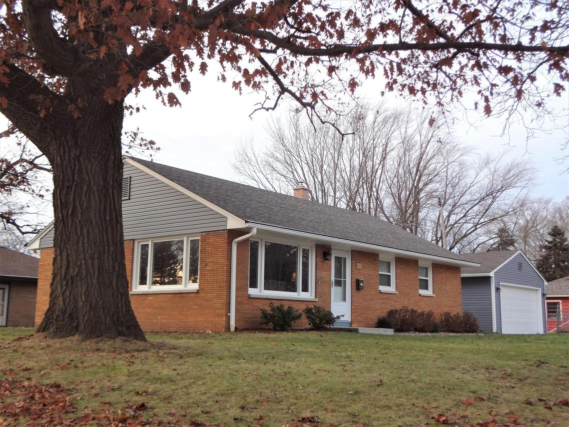 1334 Hickory Dr., Waukesha, WI 53186