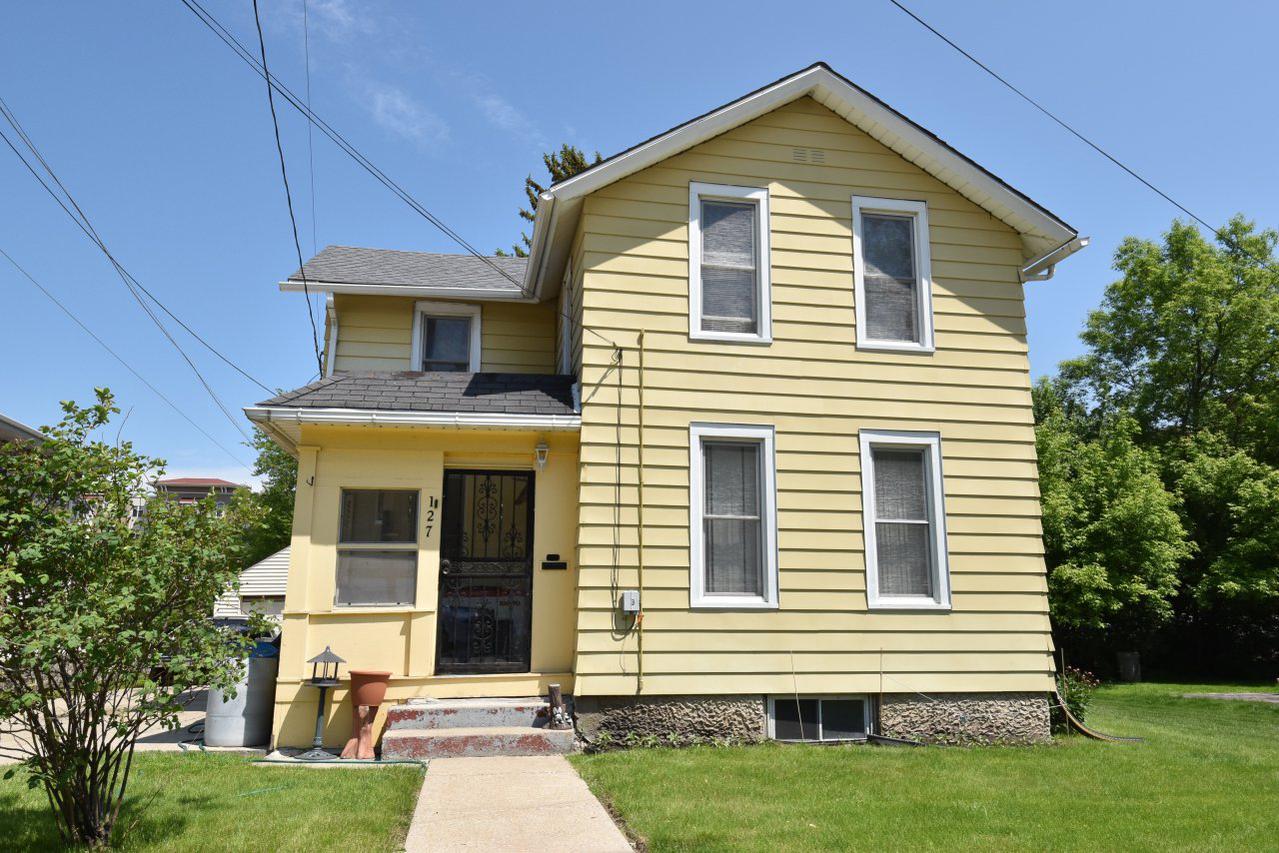 127 Maple Ave., Waukesha, WI 53186