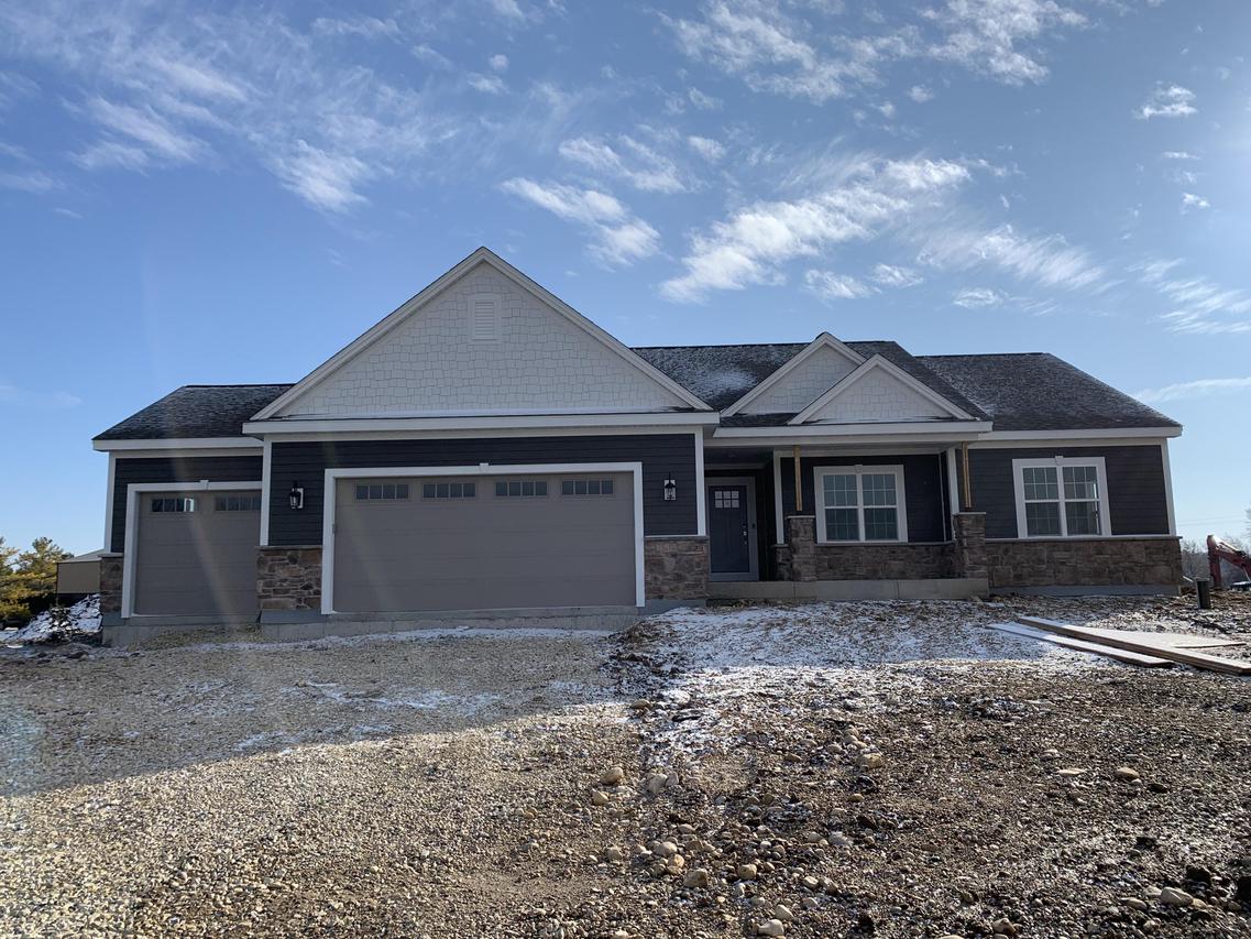 2645 Backwoods Cir., Slinger, WI 53086