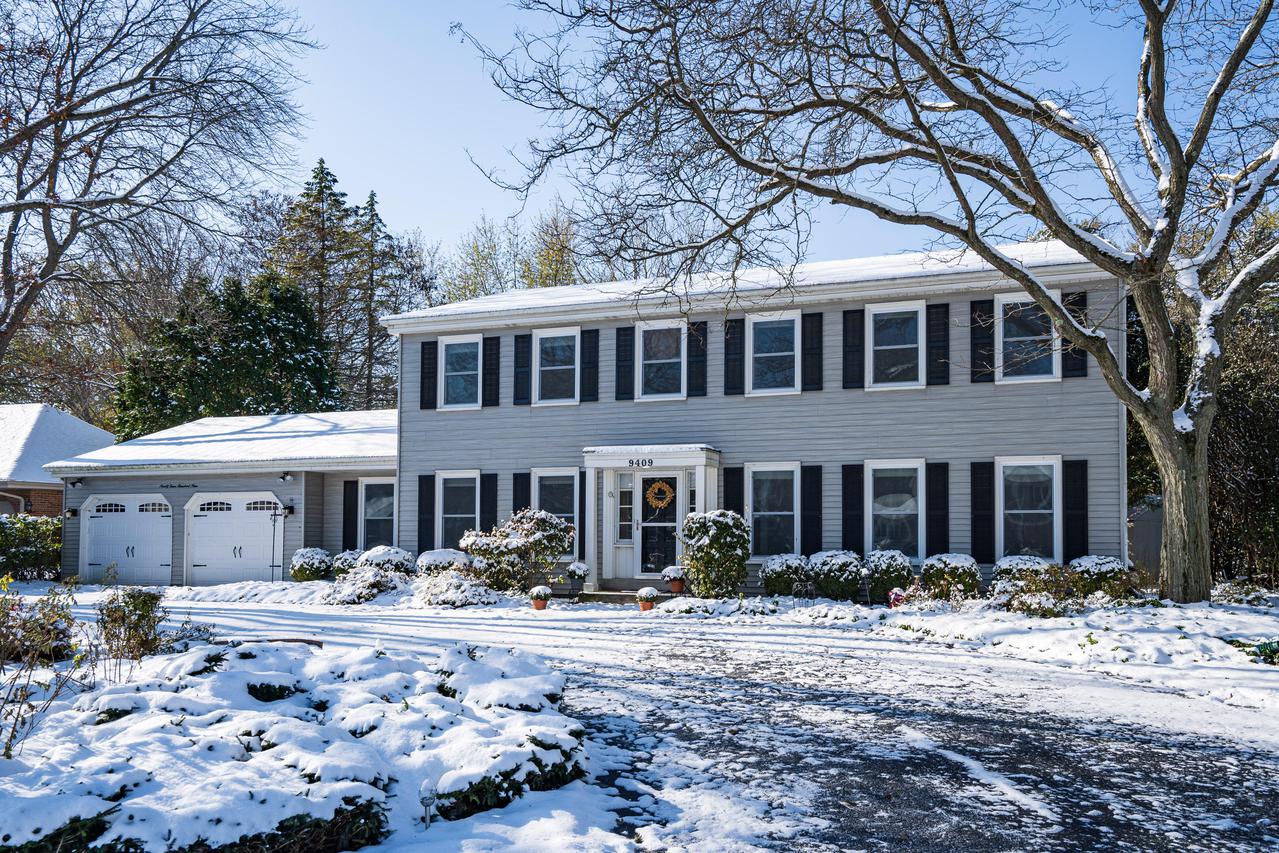 9409 N Fairway Cir., Bayside, WI 53217