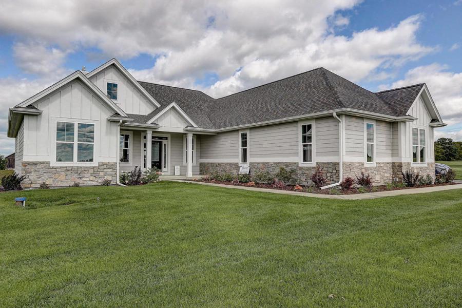 1905 White Tail Run, Geneva, WI 53147