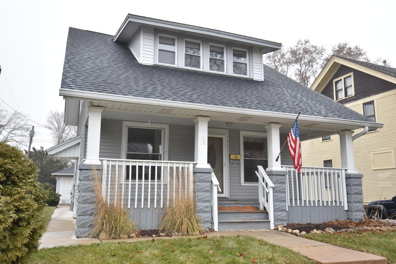 38 W Washington Ave., Hartford, WI 53027