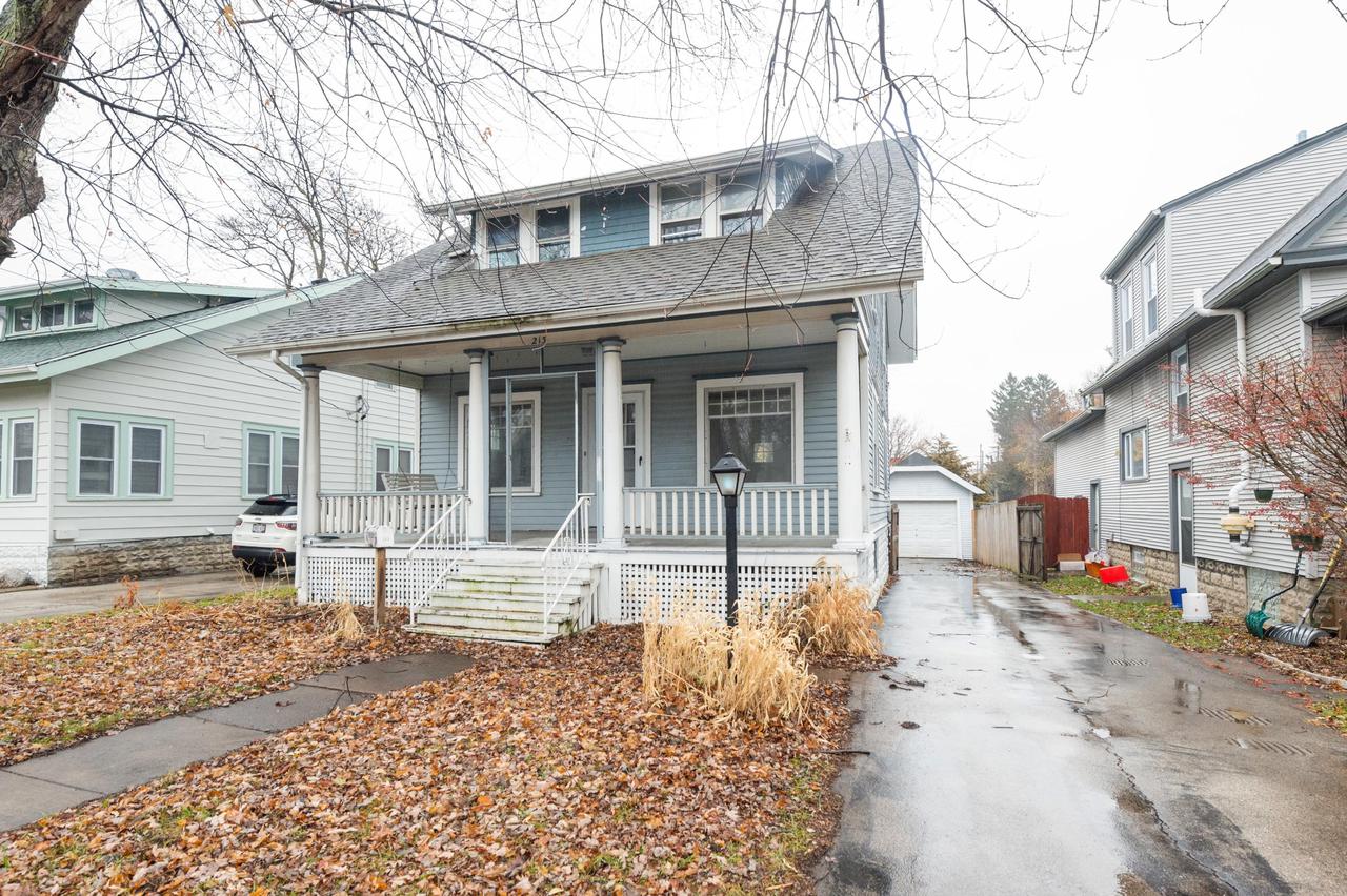 213 N West Ave., Waukesha, WI 53186