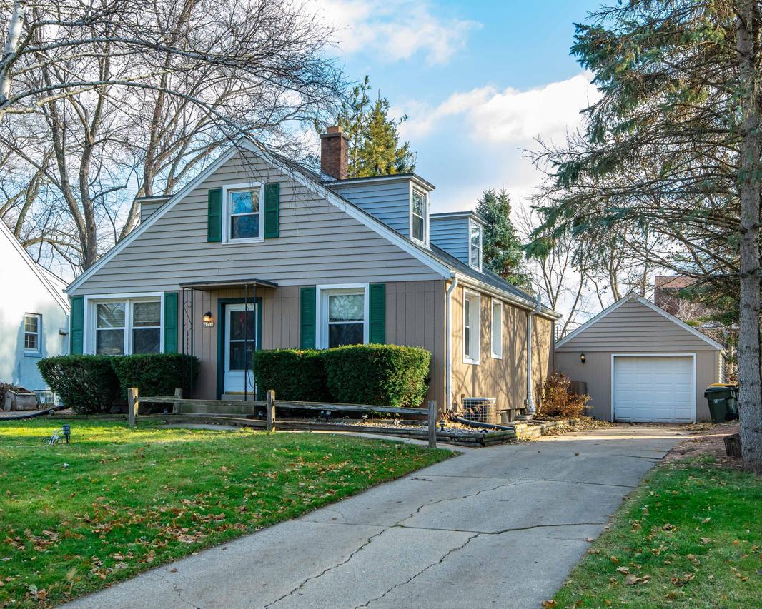 4064 Glenway St., Wauwatosa, WI 53222