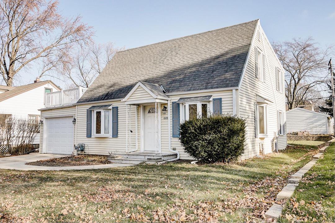 608 N 113th St, Wauwatosa, WI 53226