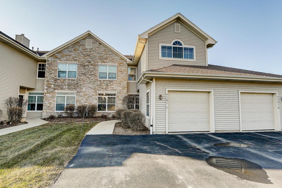 9301 S Cobblestone Way #C, Franklin, WI 53132