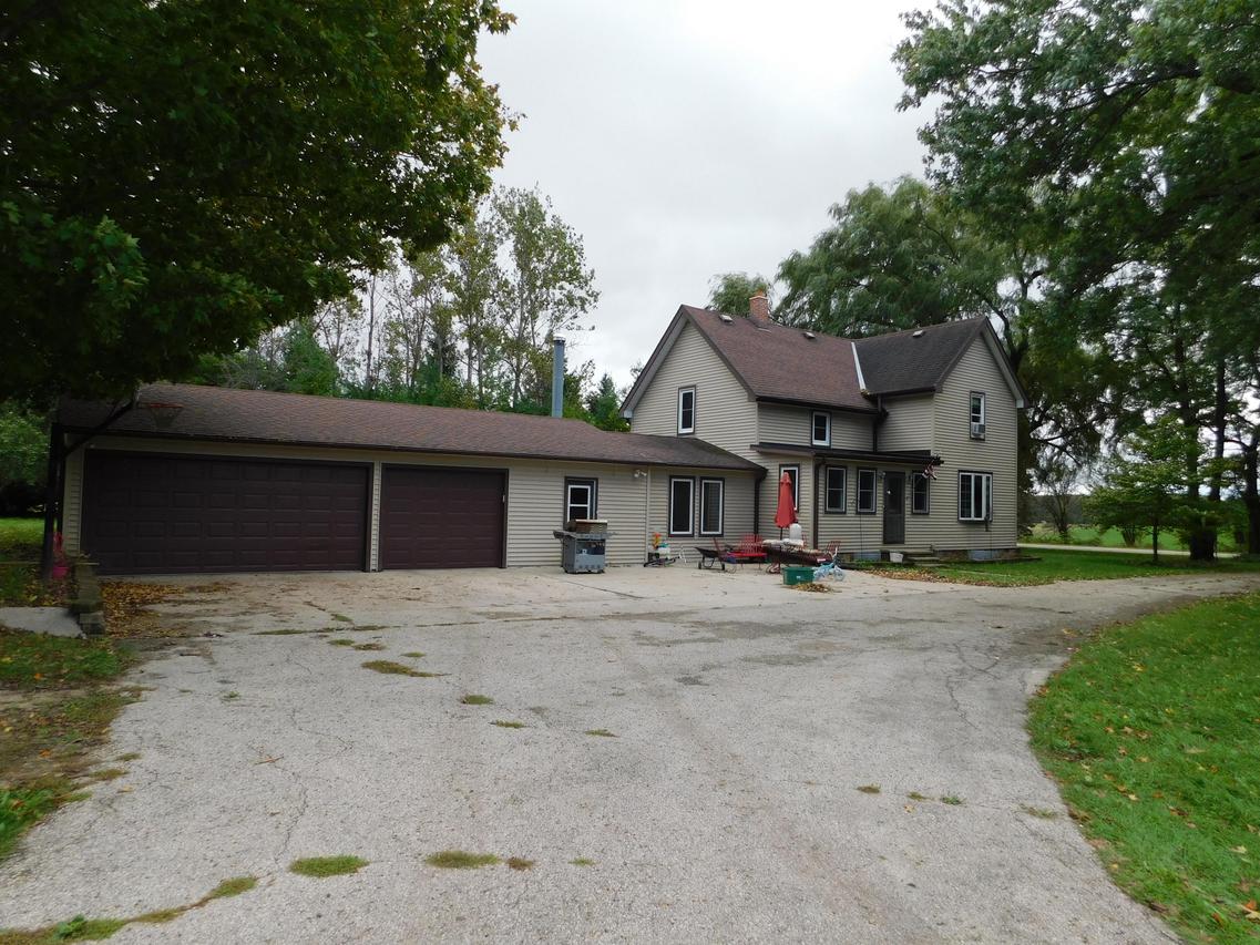 W3796 Evergreen Rd., Fredonia, WI 53021