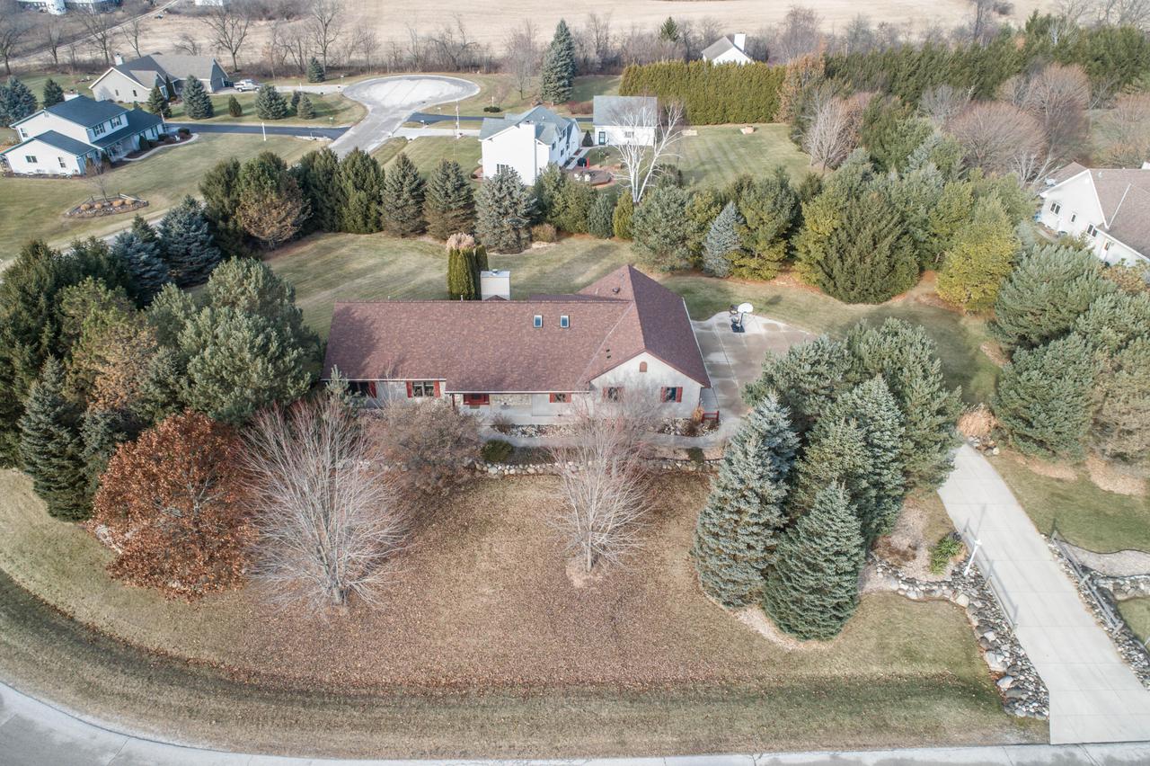 S73W25410 Glenview Dr, Vernon, WI 53189