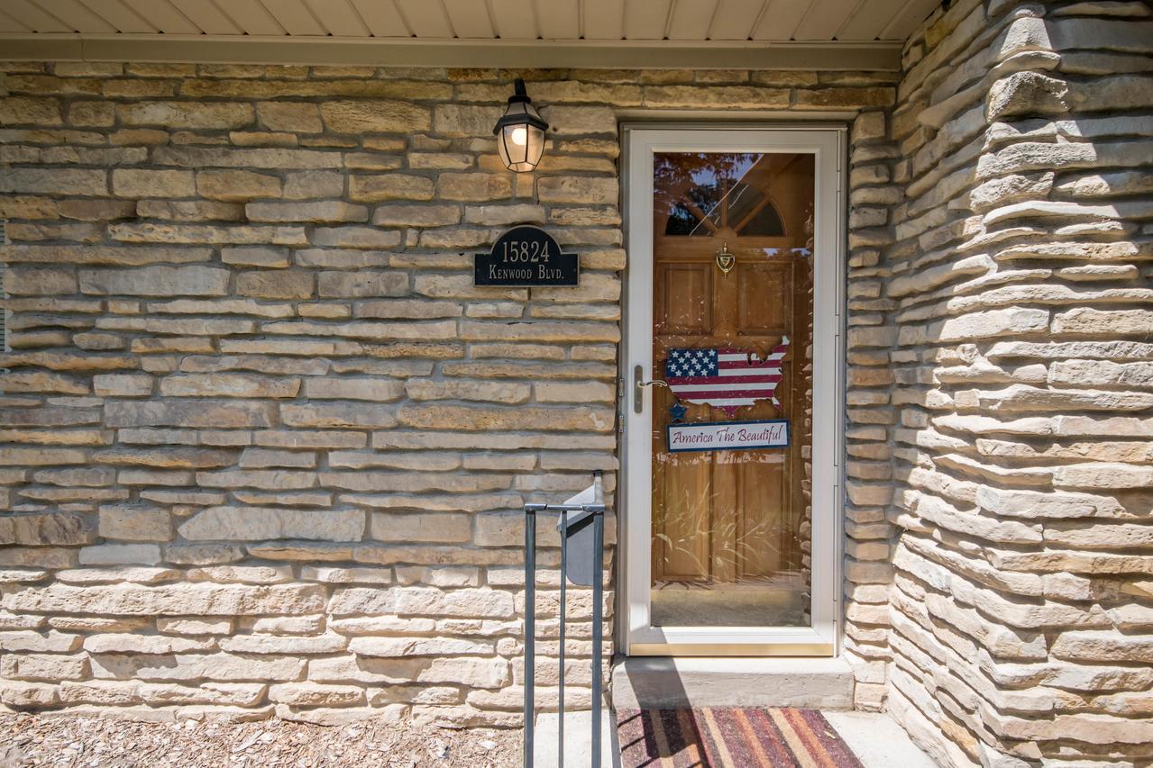 N87W15824 Kenwood Blvd, Menomonee Falls, WI 53051