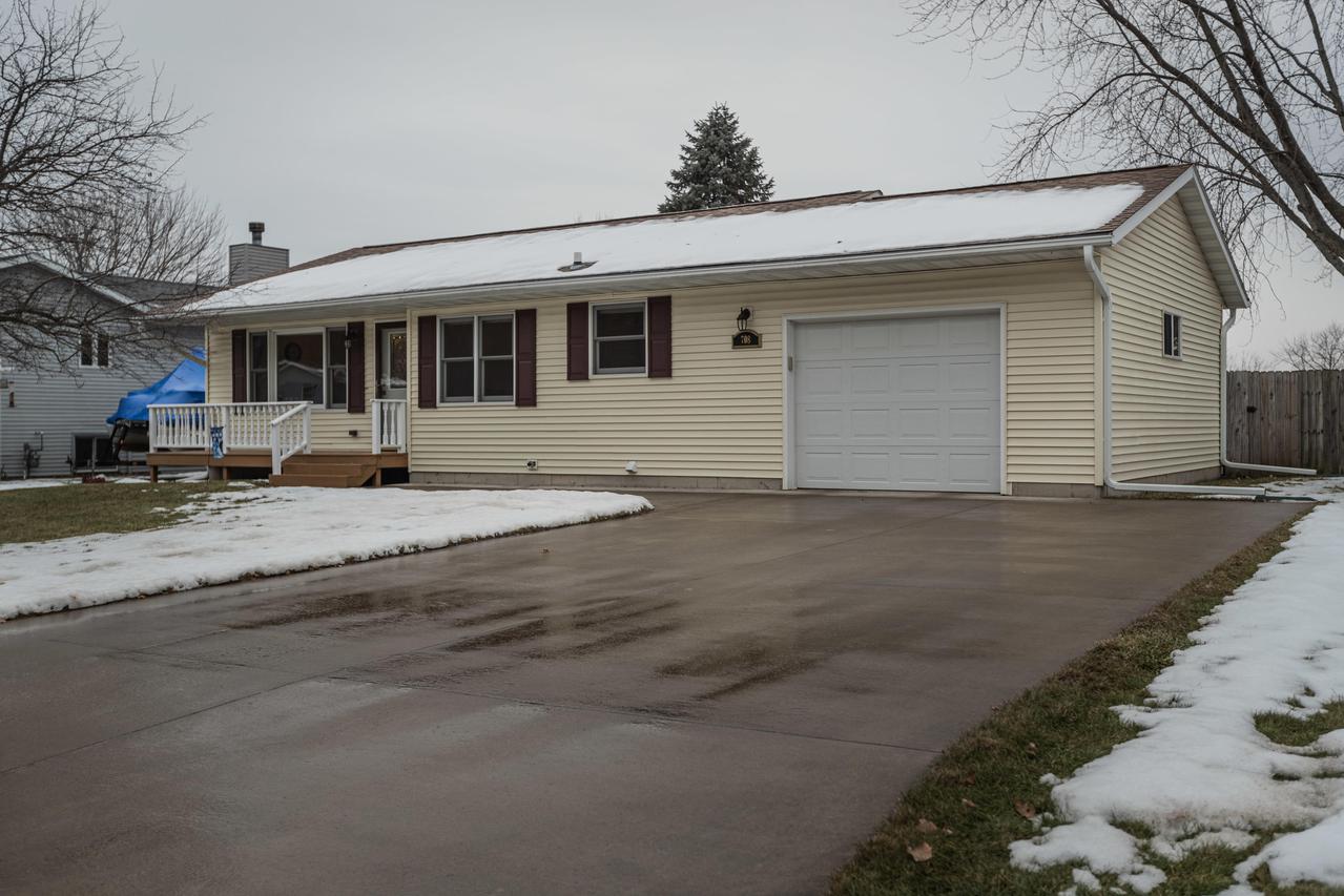 708 Evergreen Dr, Holmen, WI 54636