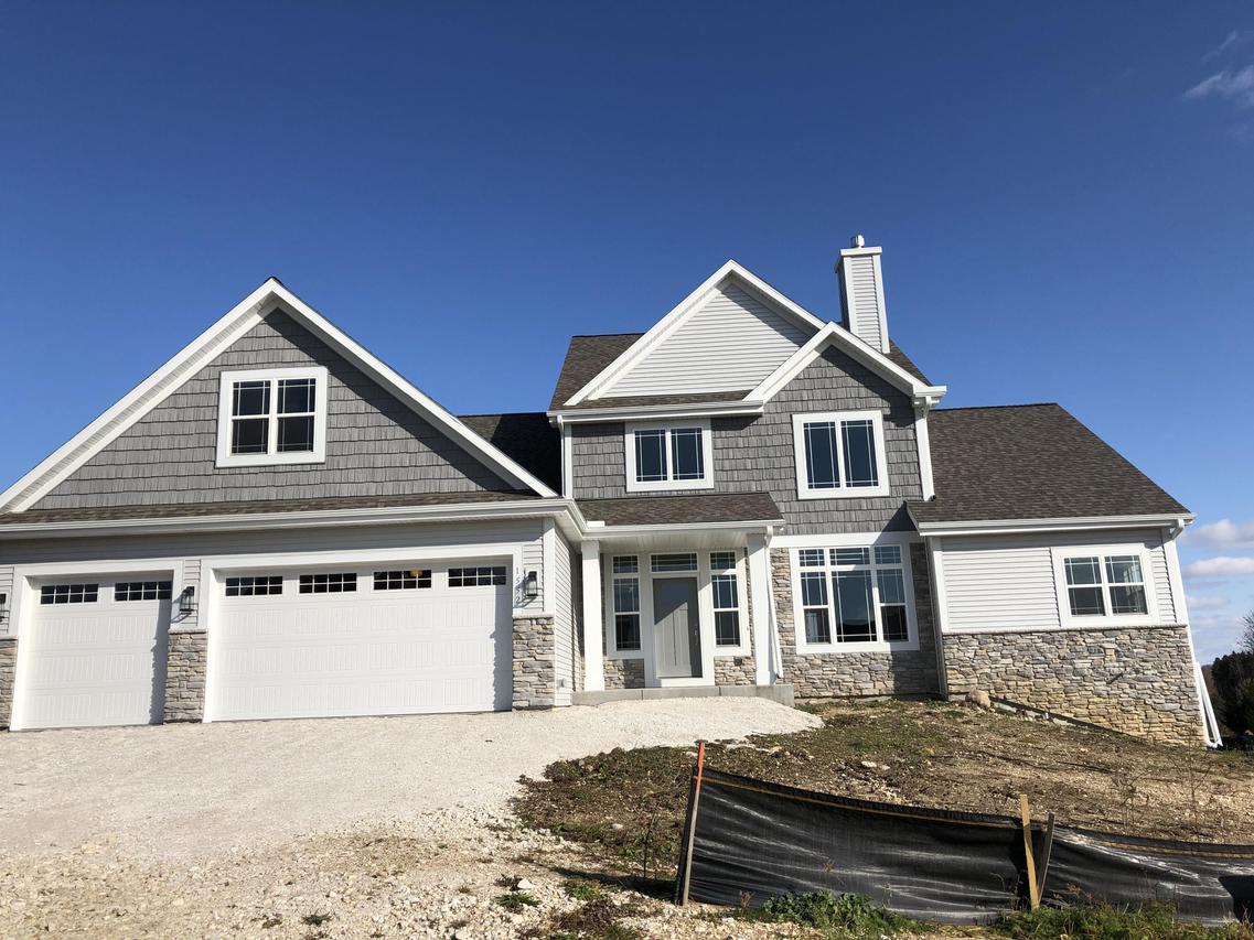 1552 Foxtail Ct., Mukwonago, WI 53149