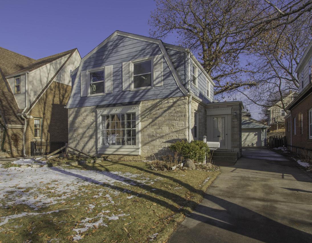 2540 N 63rd St, Wauwatosa, WI 53213
