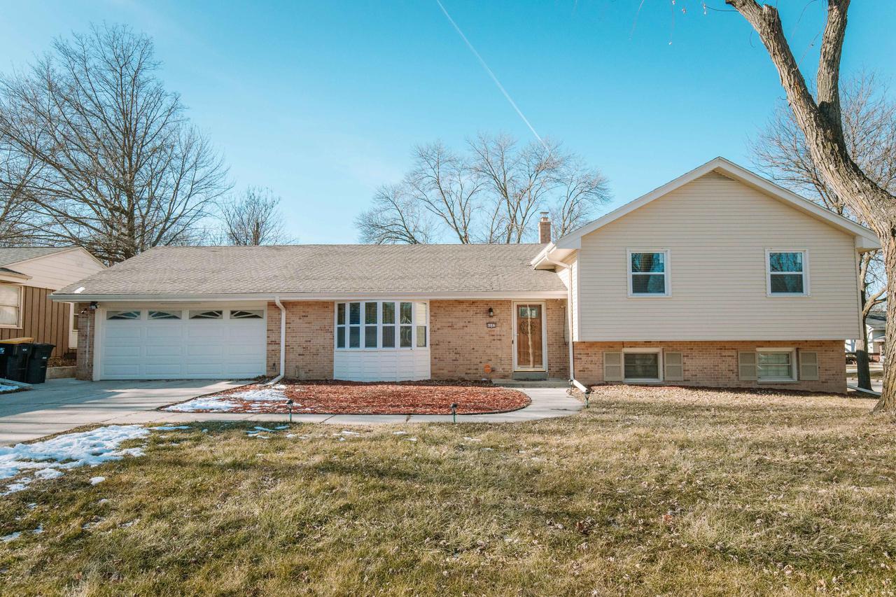 4685 N 109th St, Wauwatosa, WI 53225