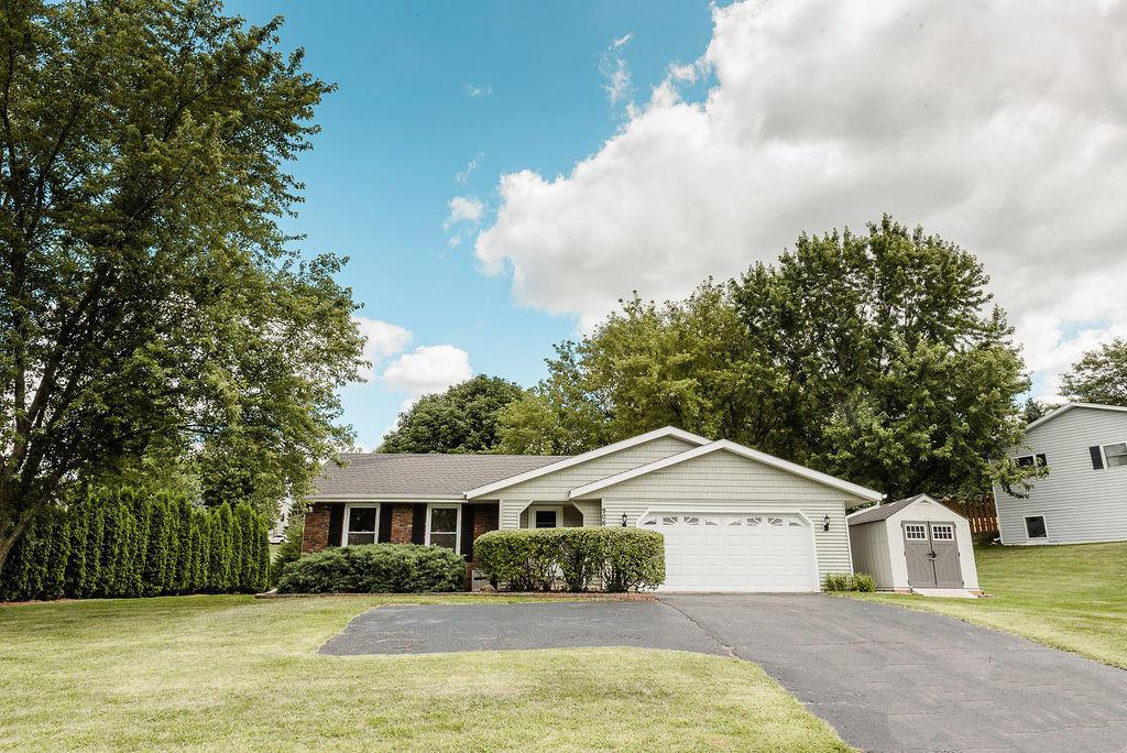 906 Manchester Ct., Hartland, WI 53029