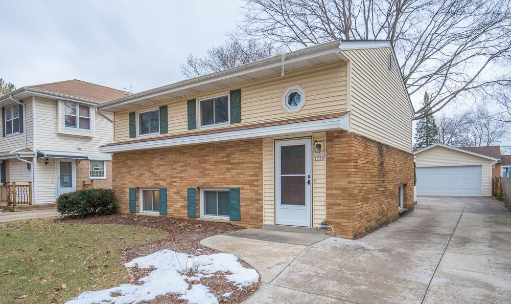 1736 N 117th St, Wauwatosa, WI 53226