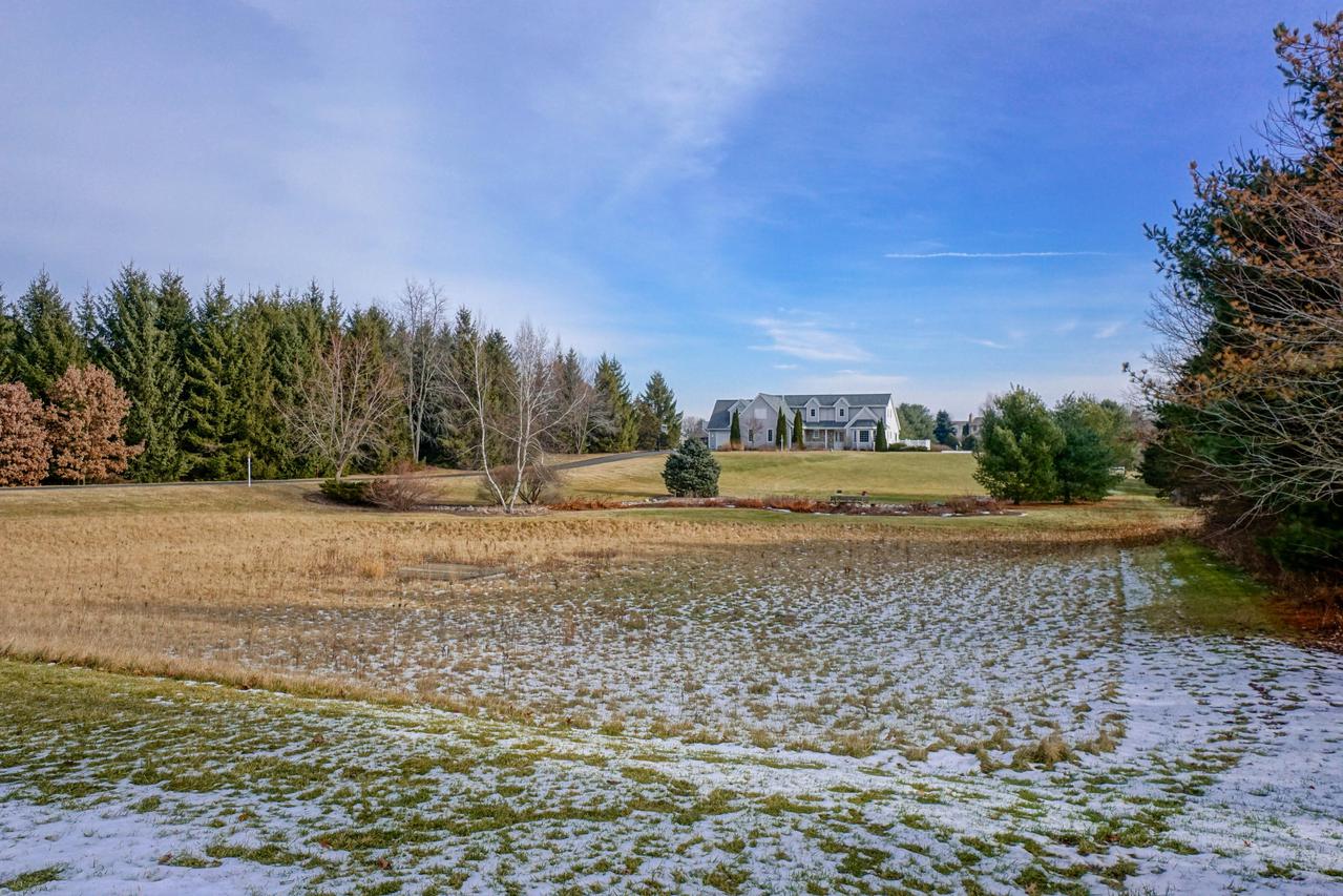 W278N9252 Sweetbriar Ln, Lisbon, WI 53029