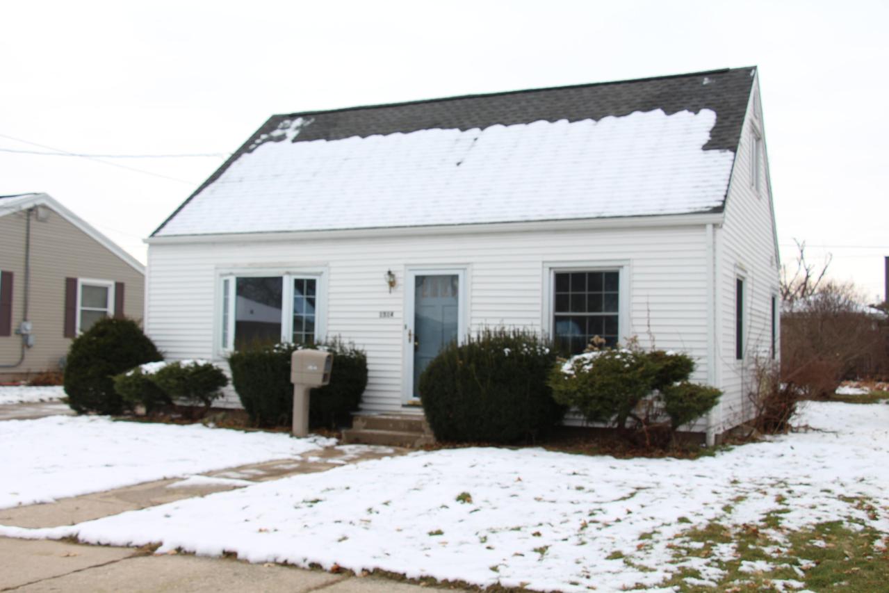 1514 S 25th St., Manitowoc, WI 54220