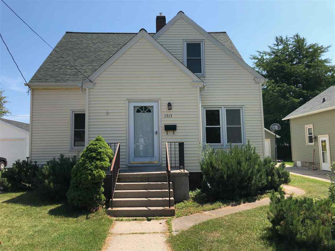 1313 S 21st St., Manitowoc, WI 54220