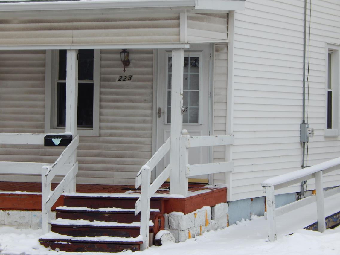 223 NW Barstow St, Waukesha, WI 53188